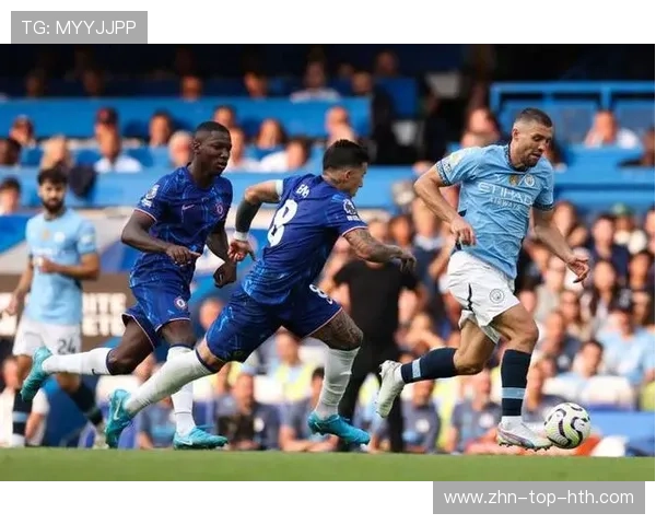 足球英超边路突破底线传中极具威胁——从边线到门前的致命连接